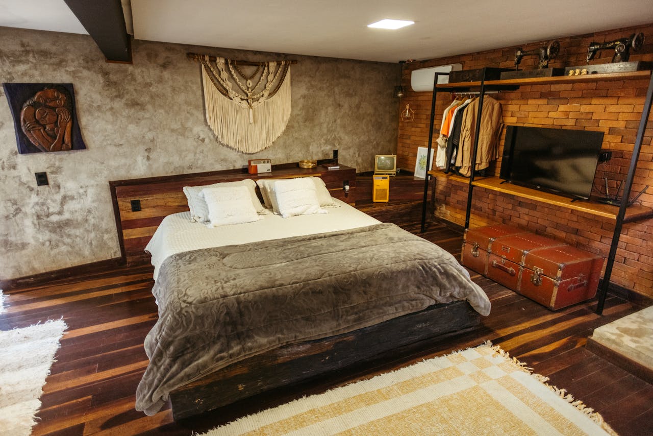 about-01 Inviting rustic-style bedroom with modern amenities in Santa Teresa, Brazil Airbnb.